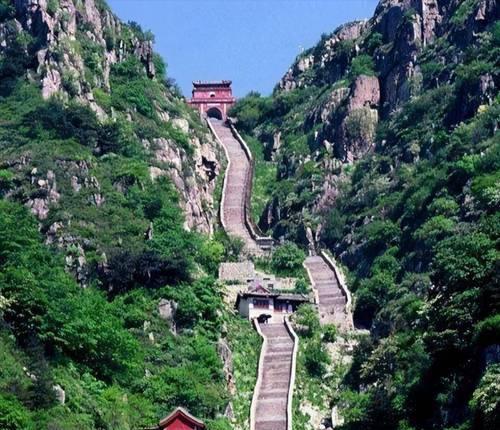 泰山之美（探寻泰山魅力）