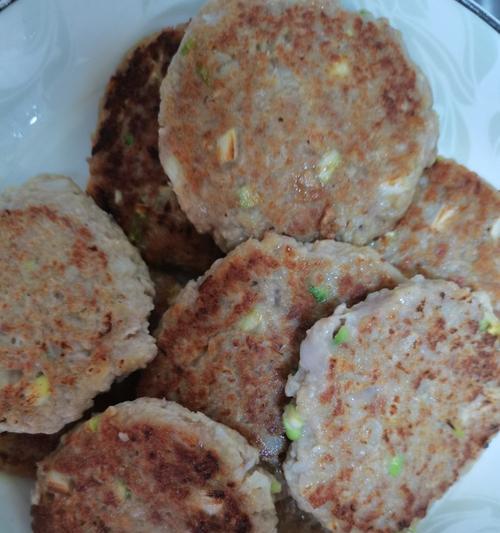 烹饪牛肉饼的绝佳方法（让你品尝无比美味的牛肉饼）