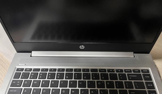 电脑重插固态硬盘后开机黑屏怎么办？可能的原因是什么？