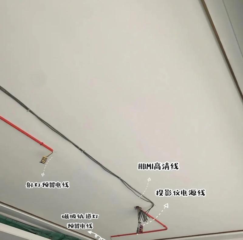 家用投影仪如何正确安装在客厅吊顶上？