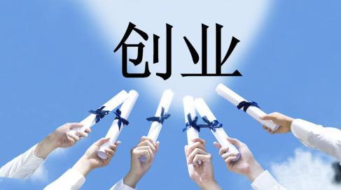 余文墨在英雄联盟中的角色是什么？他的老婆角色名是什么？