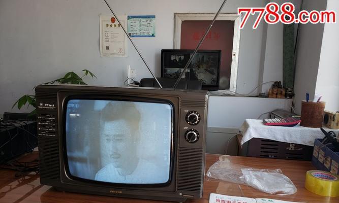 电视机开机出现怀旧画面的原因是什么？