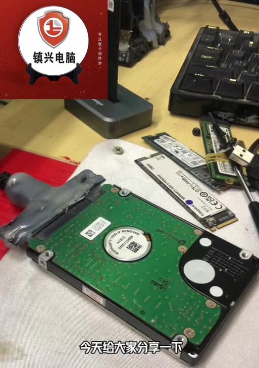 主机底部装机械硬盘的正确方法是什么？