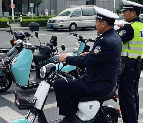 骑电瓶车时如何安全拍摄？拍摄时应遵循哪些安全规则？