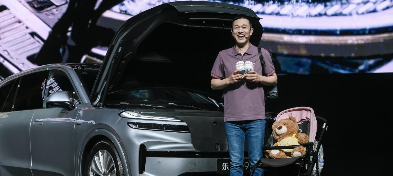一切竞争，都变成了「AI 竞争」