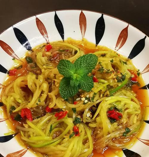 手把手教你制作美味的凉拌西葫芦（以清爽口感、丰富营养为特点）