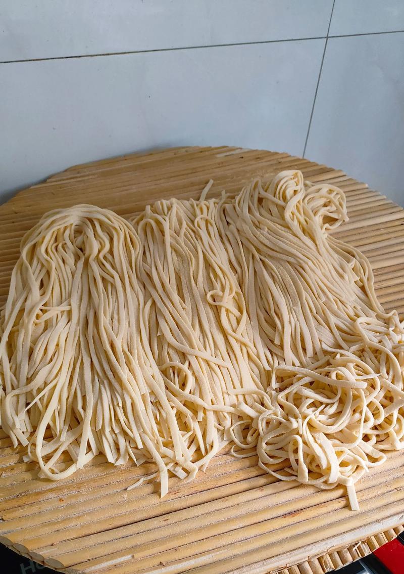 轻松掌握手擀面制作方法（做面食不是难事）