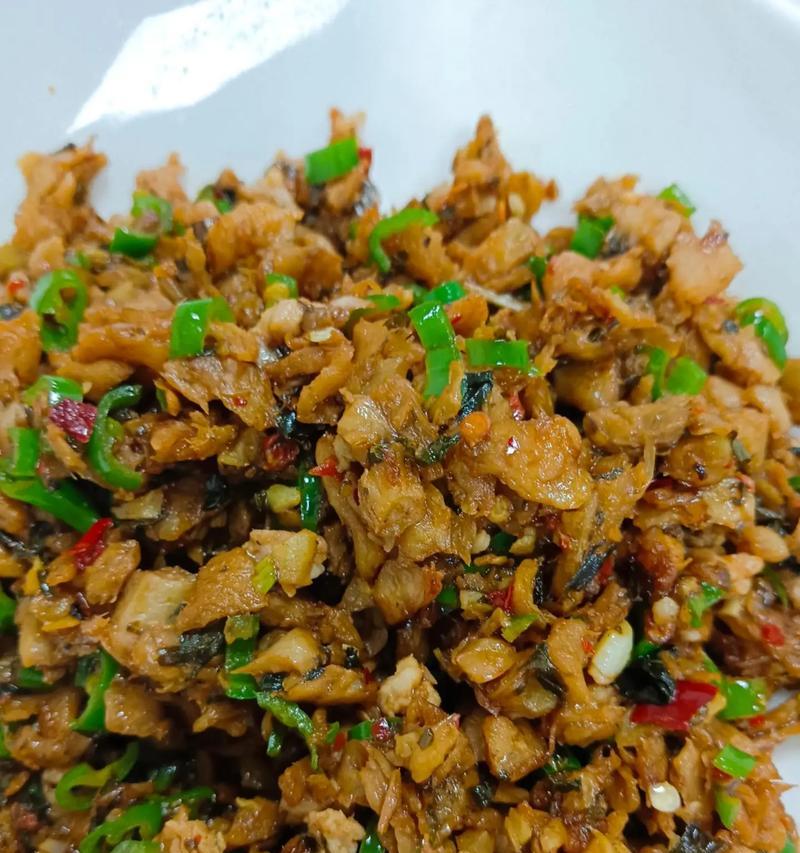 用梅干菜做出美味佳肴（15道口感丰富的梅干菜美食）