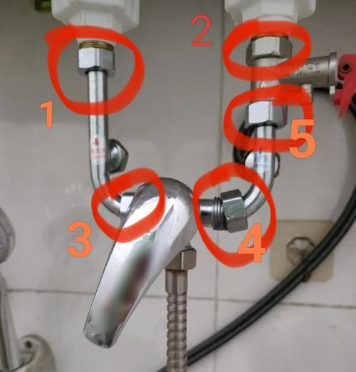 热水器大面板的拆卸步骤是什么？需要注意什么？